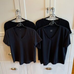 Bundle of 4 Black V-Neck SS T Shirts Lululemon Albion Fit Yummy Brands
